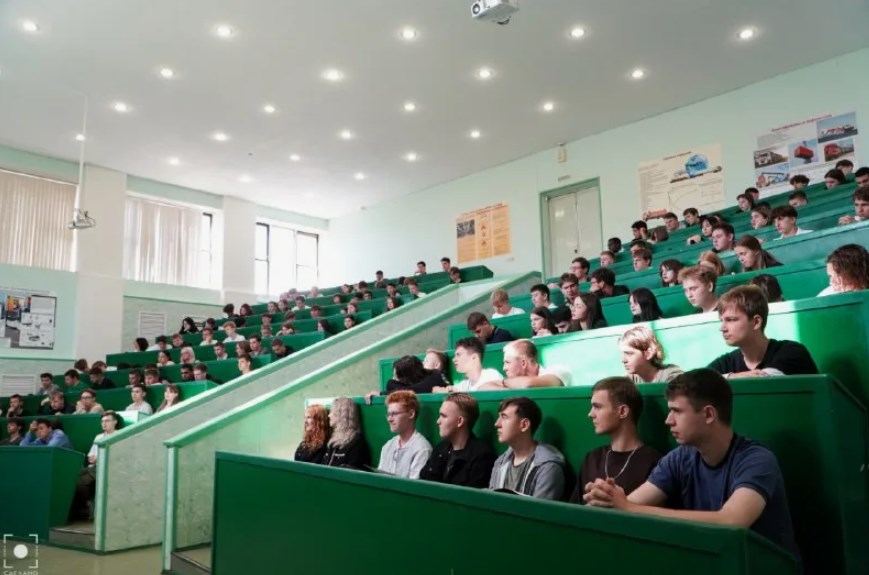 Играть, чтобы создавать:  первокурсников познакомили с механиками геймдизайна